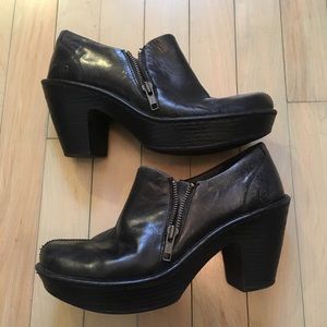 Børn black  leather heels size 9